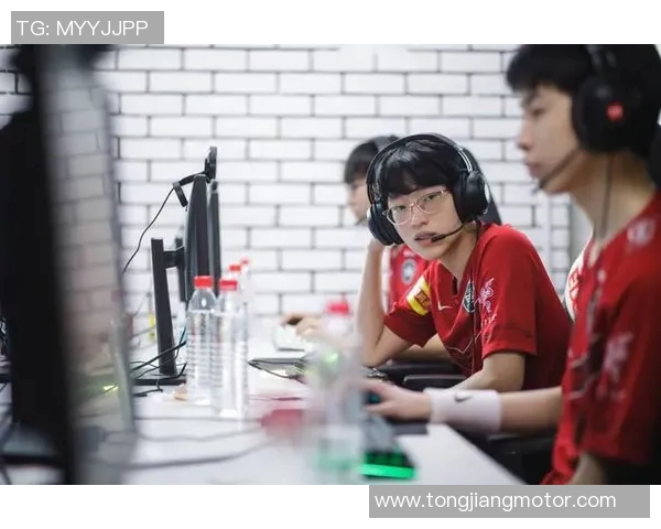 赛后分析：EDG与V5对决中的战术较量与团队协作探讨