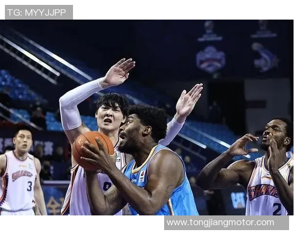 辽宁队与青岛队激战正酣谁能在这场较量中笑到最后