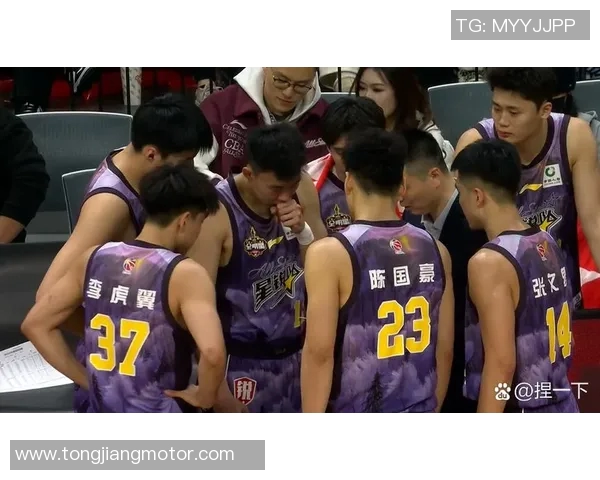 2018年CBA山东队与上海队激战回顾及精彩瞬间分析