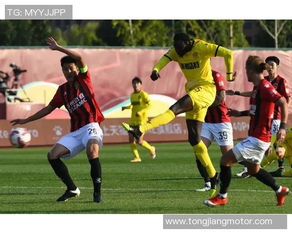 内蒙古中尤迎战成都兴城争夺足球联赛关键胜利的精彩对决