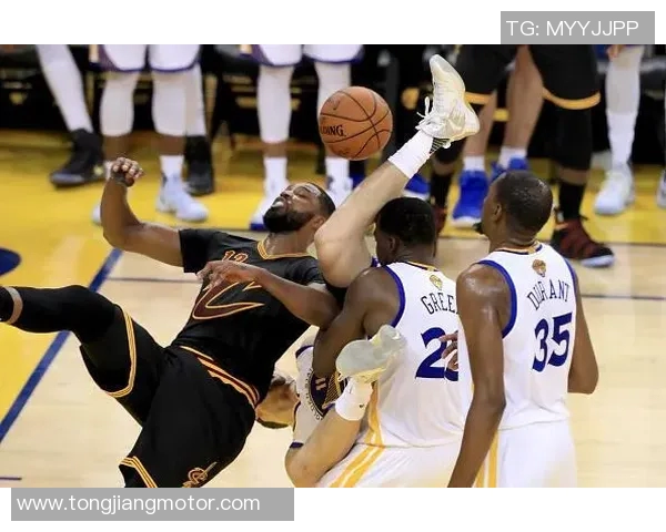 勇士与骑士巅峰对决直播精彩瞬间全程回顾与分析 勇士与骑士巅峰对决直播精彩瞬间全程回顾与分析